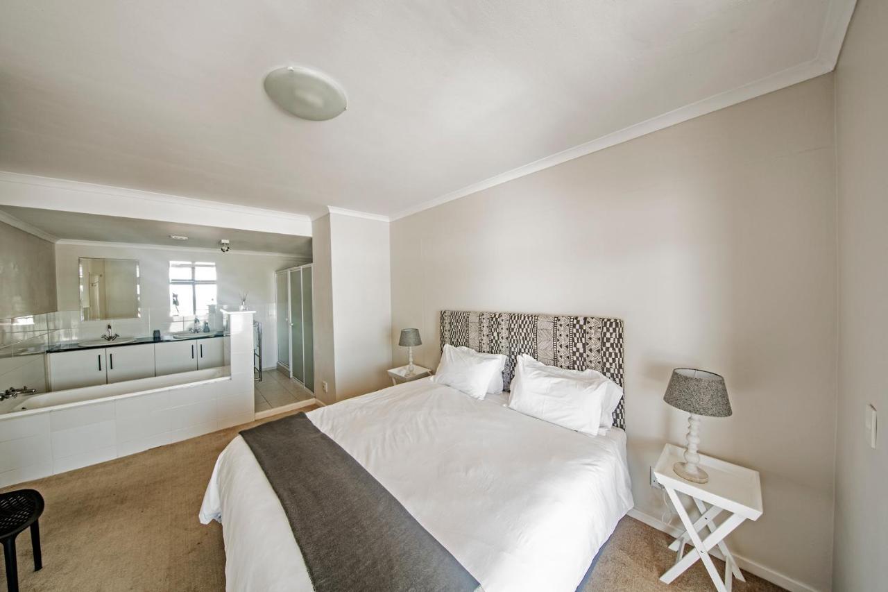 Surferscorner Self Catering Apartments Muizenberg Exterior foto