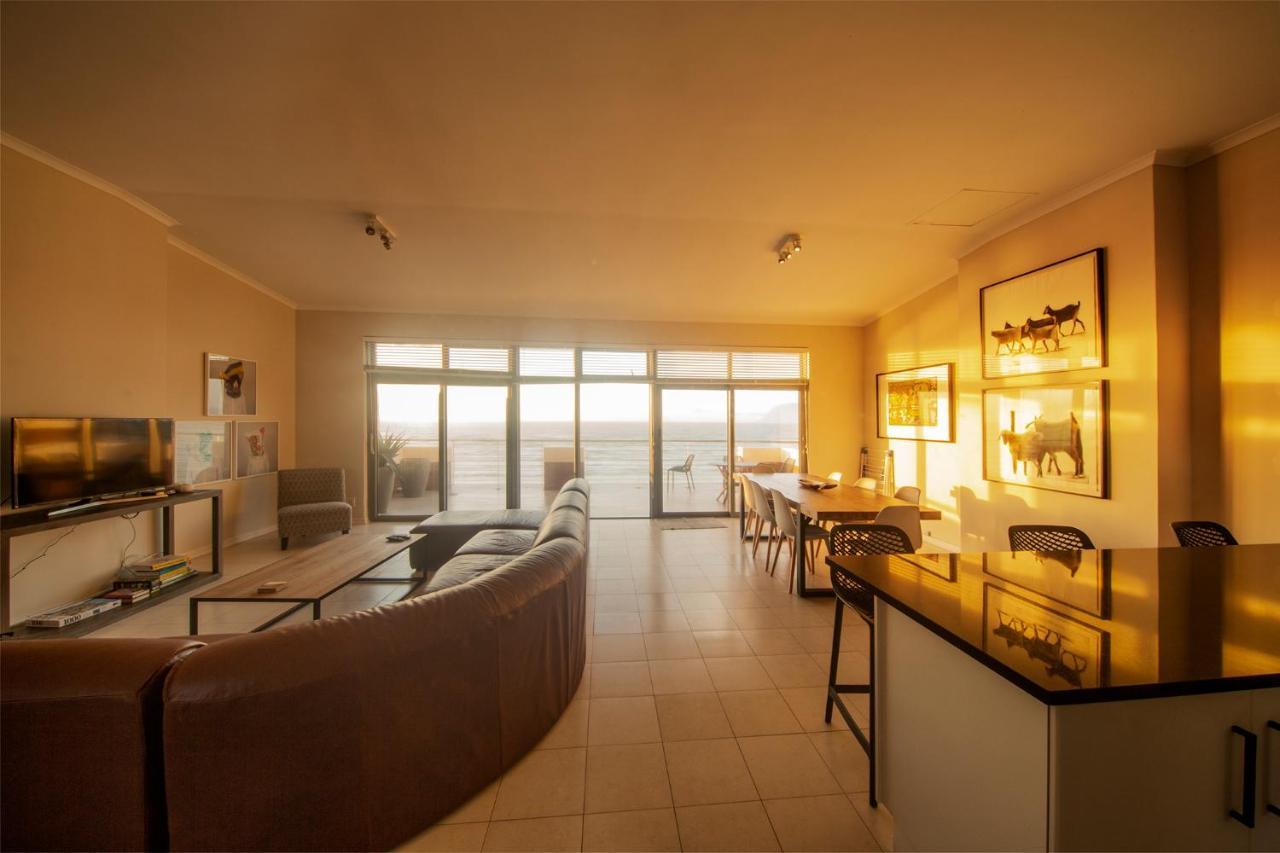 Surferscorner Self Catering Apartments Muizenberg Exterior foto