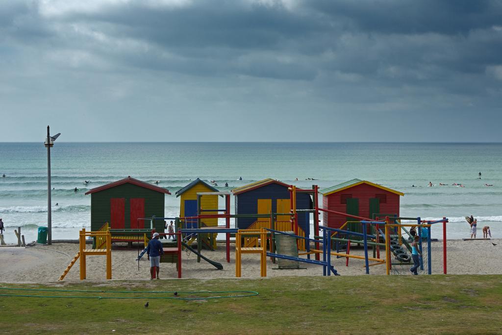 Surferscorner Self Catering Apartments Muizenberg Exterior foto