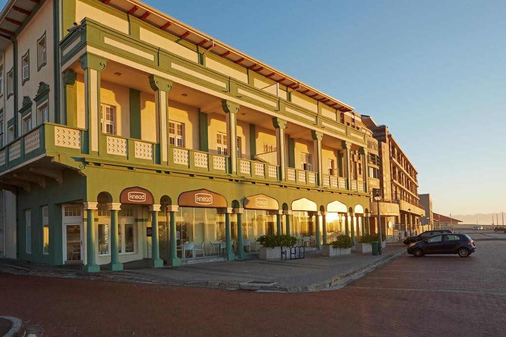 Surferscorner Self Catering Apartments Muizenberg Exterior foto