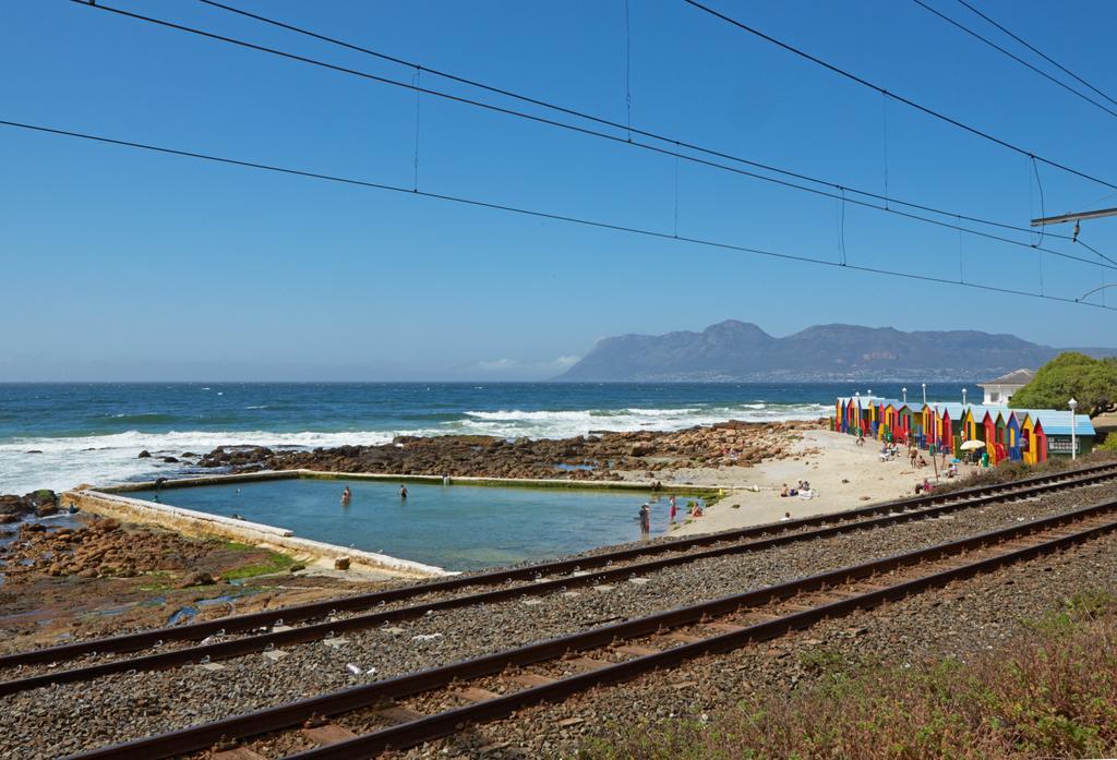 Surferscorner Self Catering Apartments Muizenberg Exterior foto