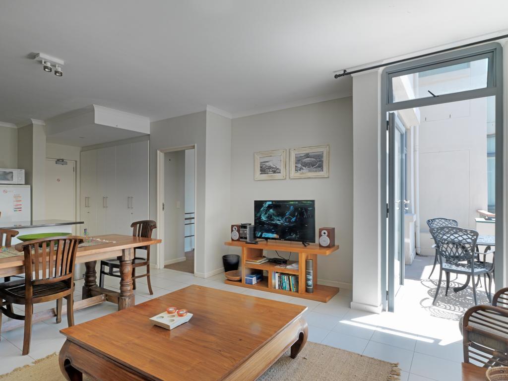 Surferscorner Self Catering Apartments Muizenberg Exterior foto